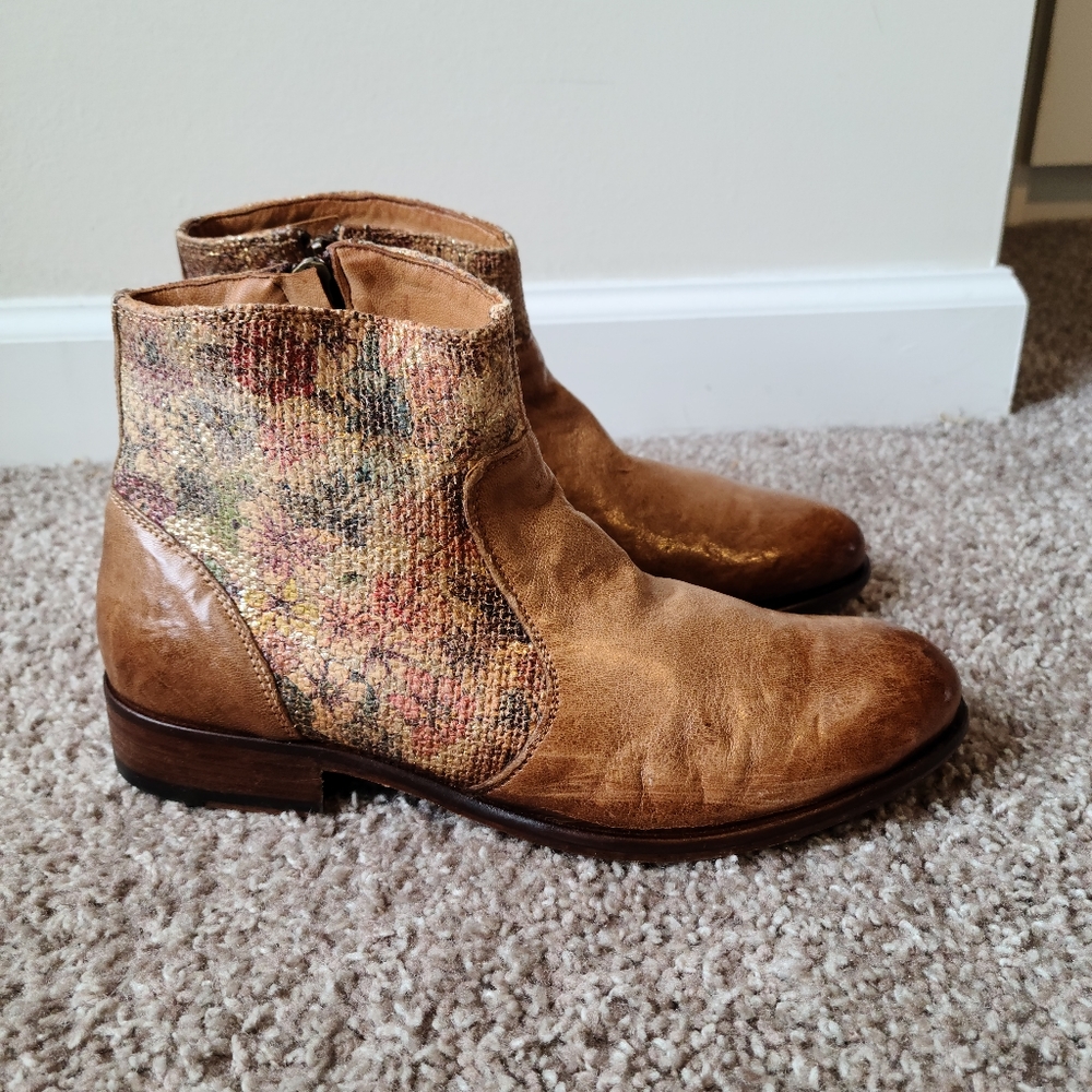 Sundance Golden Tapestry Boots Size 8 - Picture 7 of 8